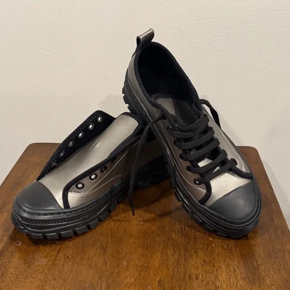 Metallic Grey Silver Black Lug Sole Low Top Sneakers - Picture 5 of 15